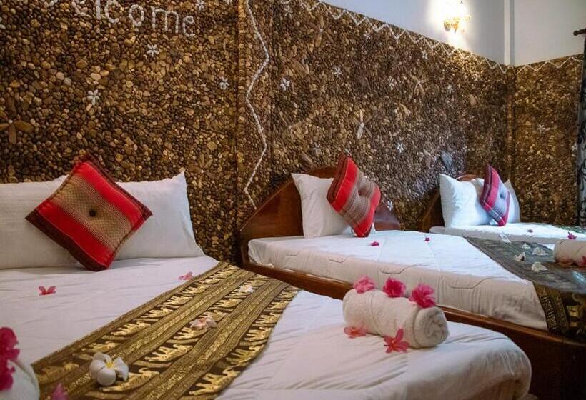 اتاق استاندارد سه تخته با بالکن, Kep Villa Hill Guest House 1