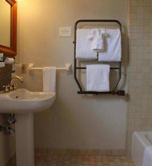 스위트 킹사이즈 침대, Pacific Grove Inn
