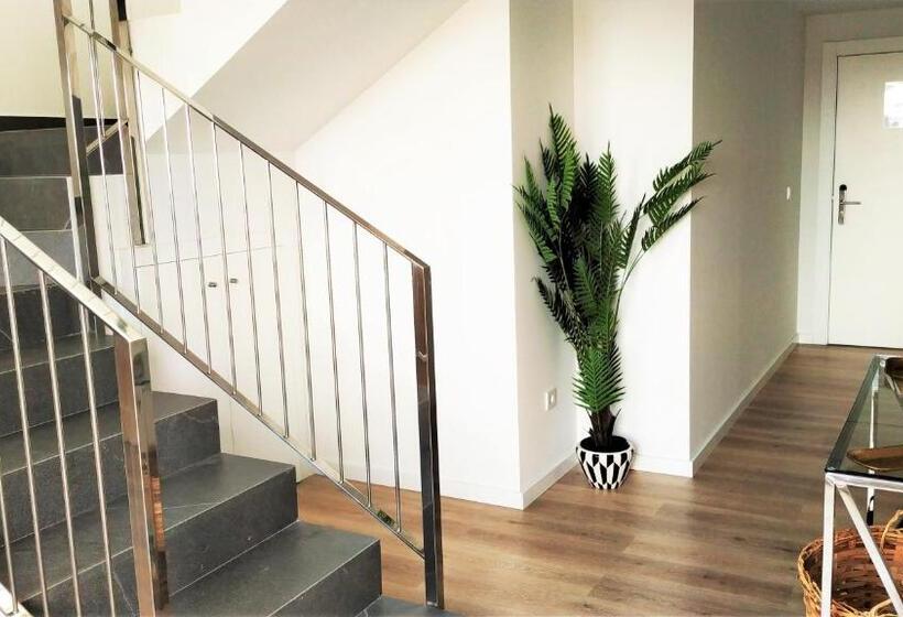 １ベッドルームペントハウスアパート, Ahoy Apartments