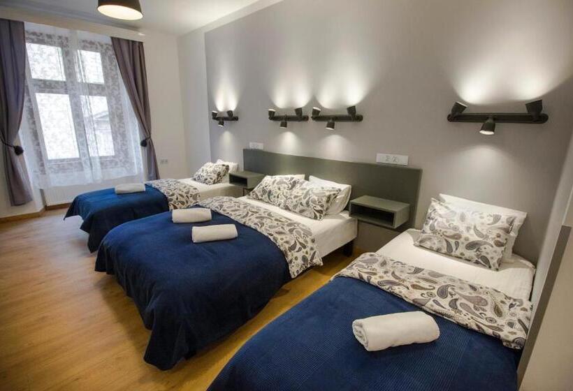 Quarto Quádruplo Standard, Pokoje Gościnne św. Anny