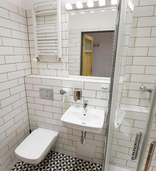 Quarto Quadruplo Premium, Pokoje Gościnne św. Anny