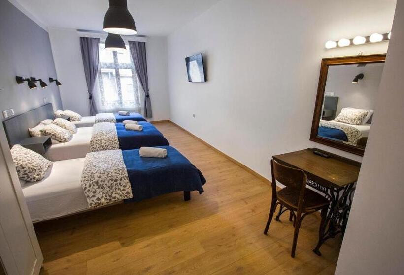 Quarto Quadruplo Premium, Pokoje Gościnne św. Anny