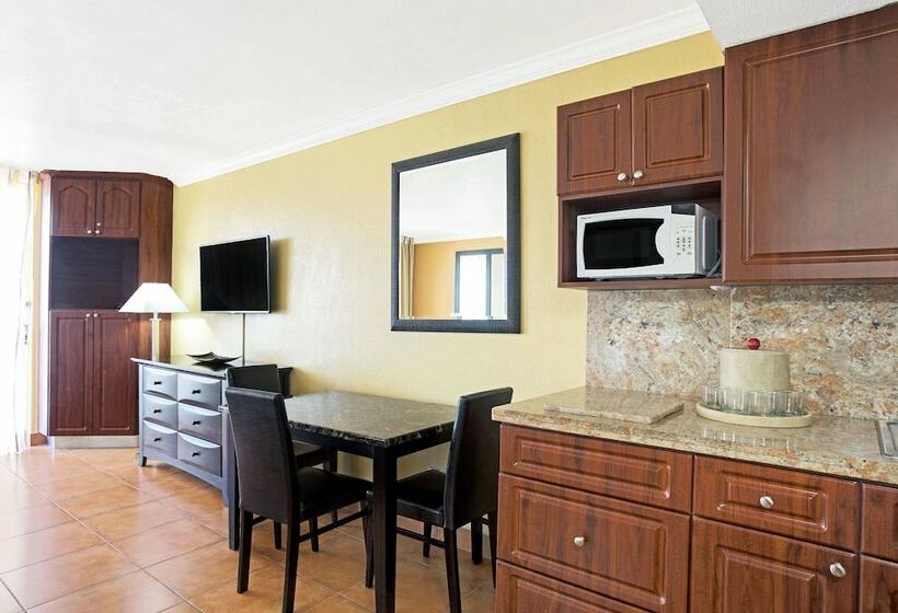 디럭스 룸 도시 전망, Ramada Plaza By Wyndham Marco Polo Beach Resort