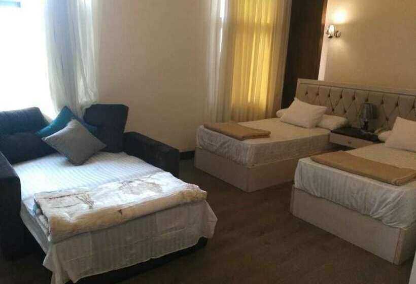 اتاق لوکس با چشم‌انداز استخر, Horizon Loaloat El Nile