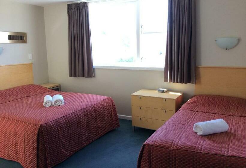 استودیوی استاندارد, Capital View Motor Inn