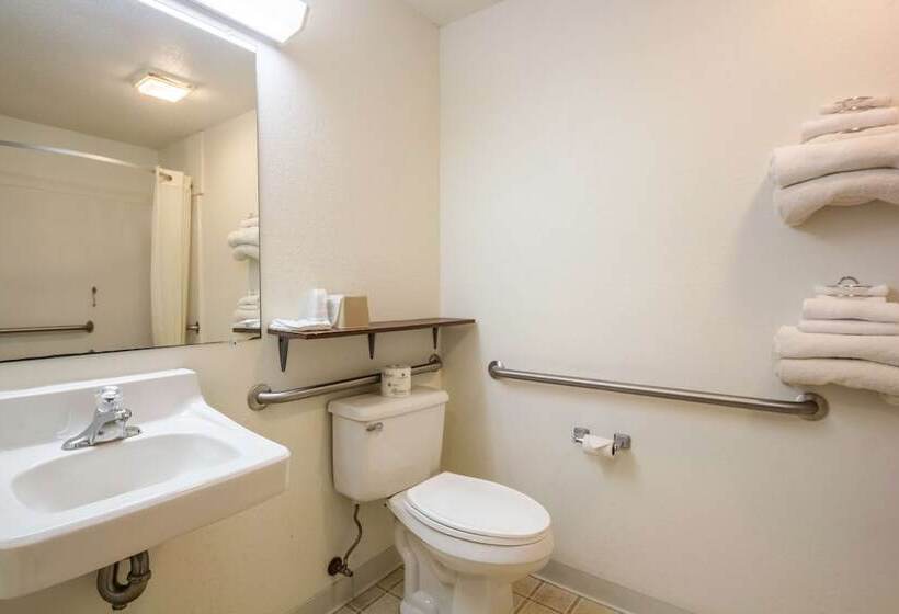 Номер Стандарт 2 Двуспальные Кровати, Motel 6 Saukville, Wi