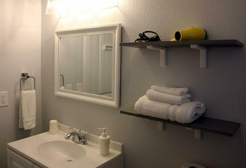 Standard Quadruple Room, Rainier Guesthouse