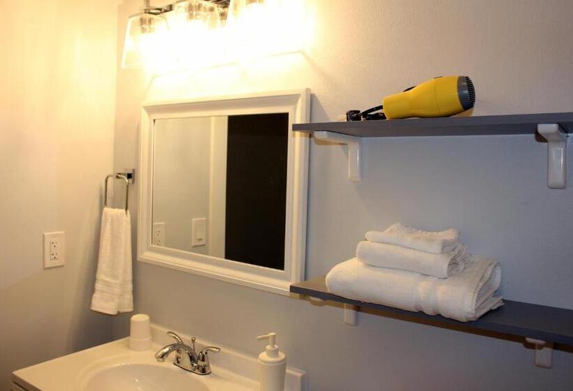 Standard Quadruple Room, Rainier Guesthouse
