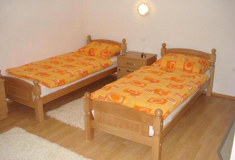 اتاق کلاسیک چهارنفره, Villa Vežić