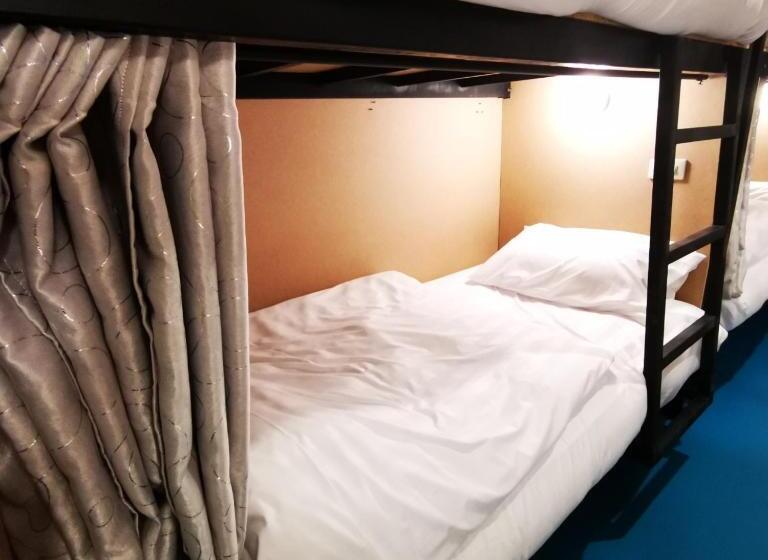 공동 객실, D​ Luck​ Hostel