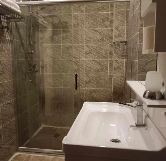 اتاق خانوادگی, Soprano Guest House