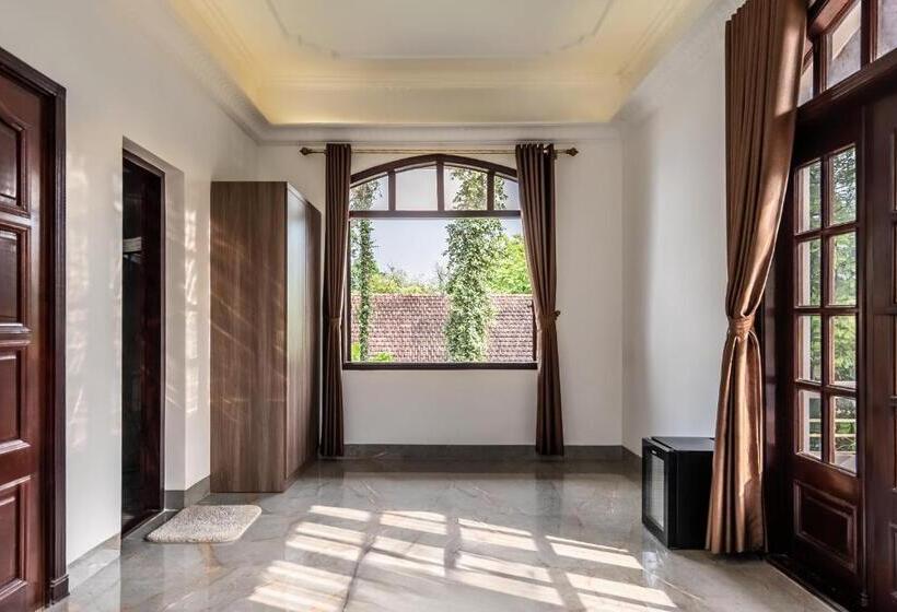 اتاق استاندارد با بالکن, Vạn Xuân Royal