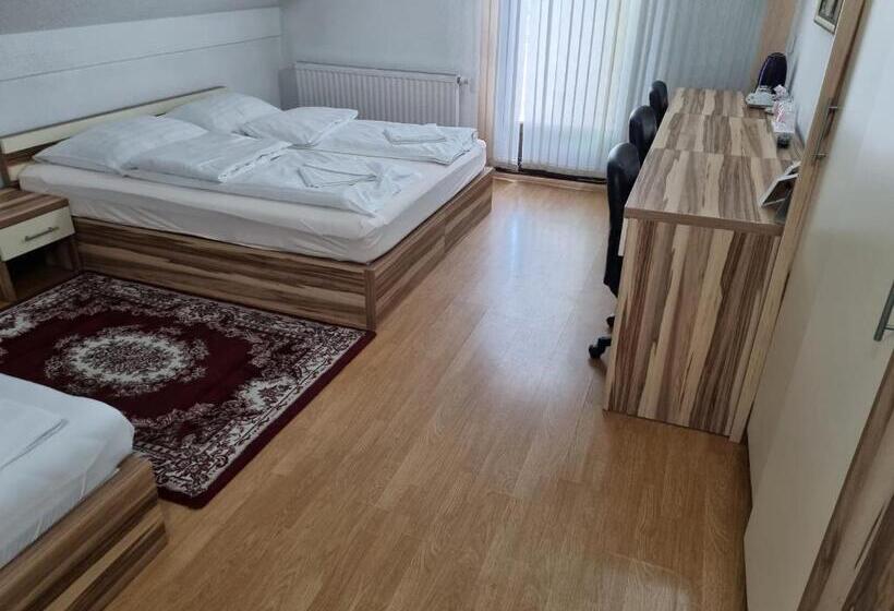 اتاق استاندارد سه نفره, City Bridge Guest House