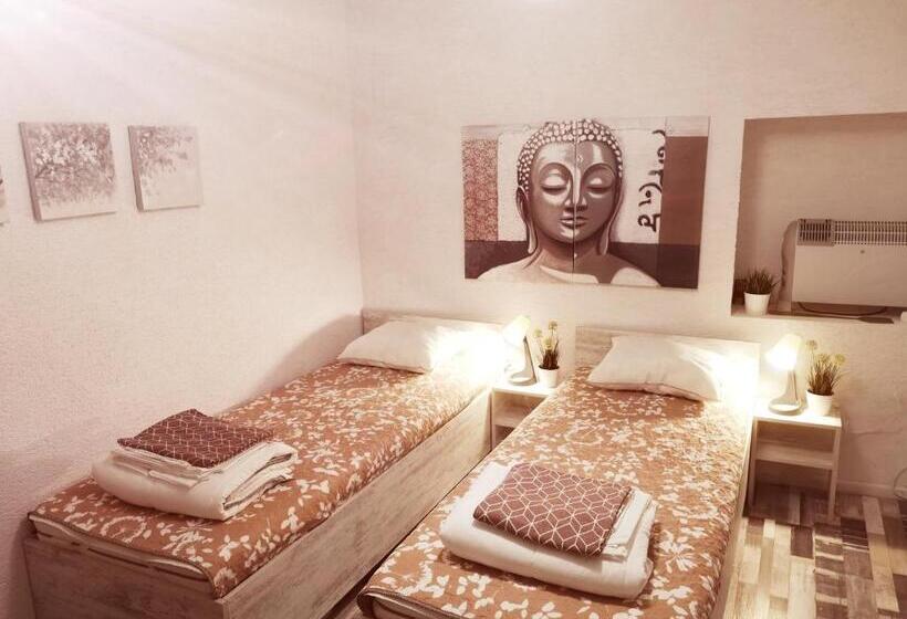 اتاق استاندارد, Pijama House
