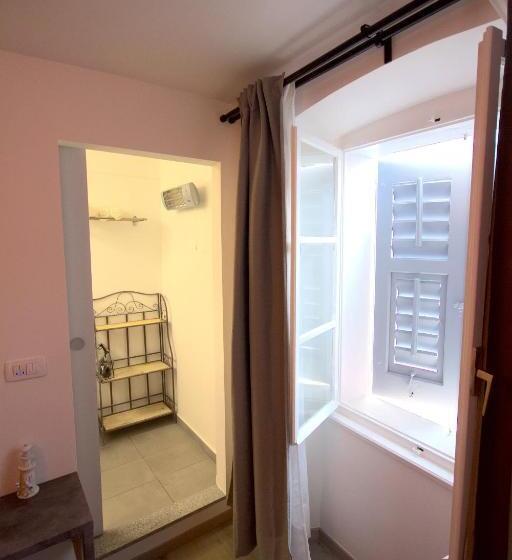 اتاق استاندارد, Phiros B&b