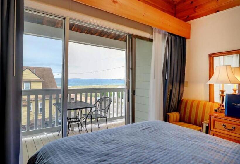 اتاق استاندارد با چشم‌انداز, Waves Oceanfront Resort