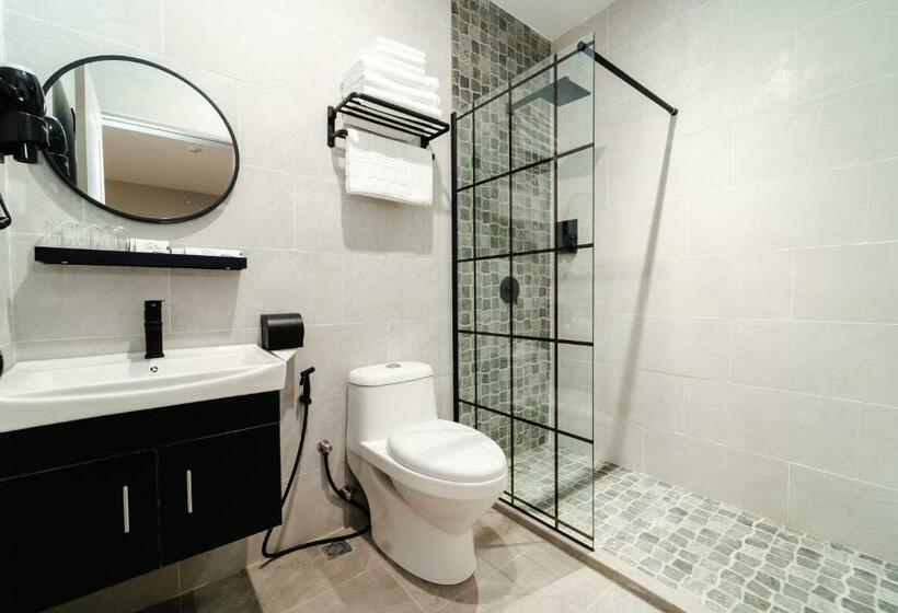 اتاق سوپریور با تخت بزرگ, Svok