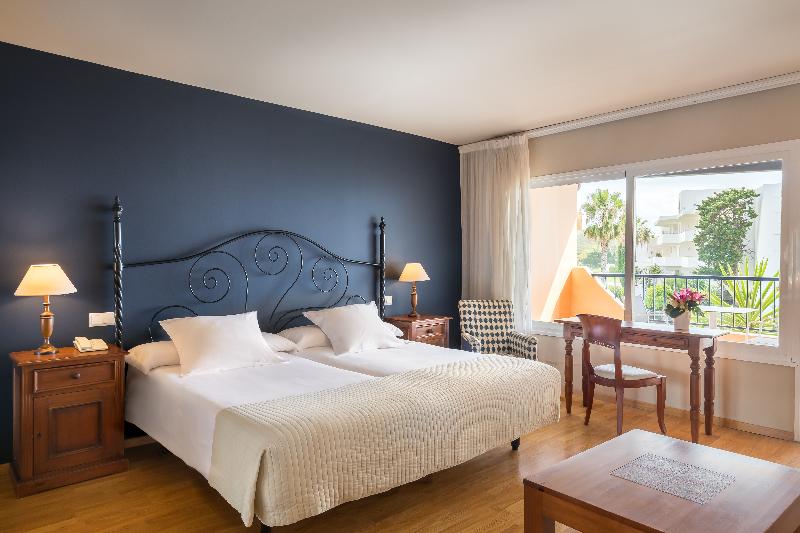 Номер Superior Вид на Море, Guadalmina Spa And Golf Resort