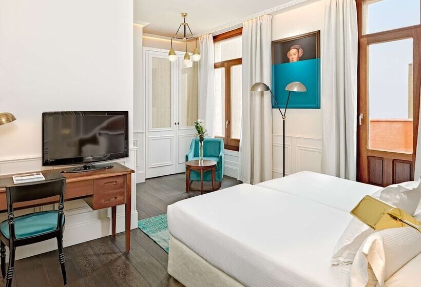 اتاق لوکس با چشم‌انداز شهر, Boutique Hotel H10 Villa de La Reina