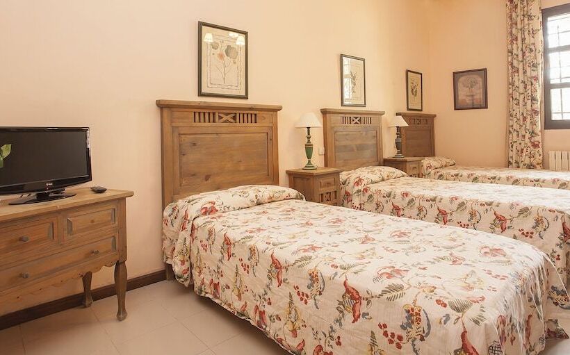 غرفة قياسية ثلاثية, Hostal Las Paneras