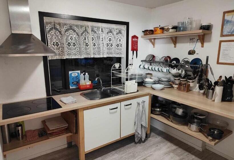 اتاق چهار تخته با دستشویی مشترک, Vík Hostel