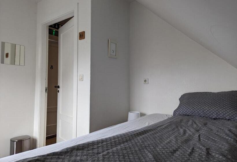اتاق استاندارد یک تخته با سرویس بهداشتی مشترک, Vík Hostel