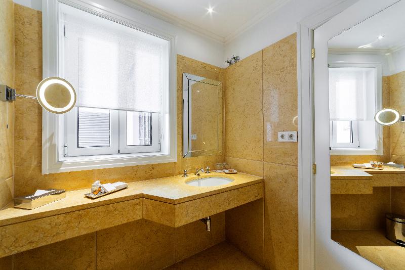 Четырехместный Номер Deluxe, OYO Townhouse New England Victoria