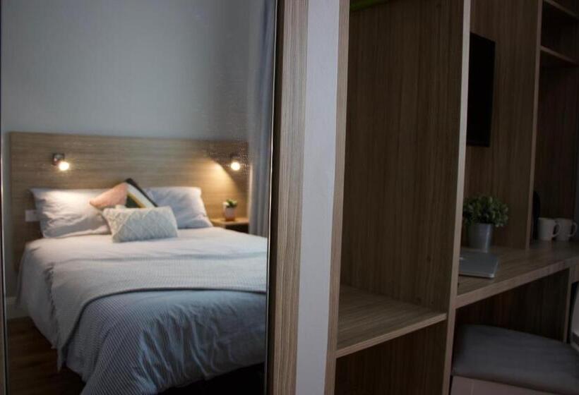 스탠다드 트리픔 룸 공동욕실, Carnarvon Lodge Kirribilli, Sydney