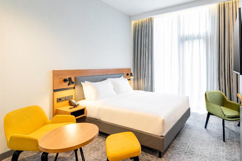 스위트 킹사이즈 침대, Holiday Inn Yerevan   Republic Square, An Ihg