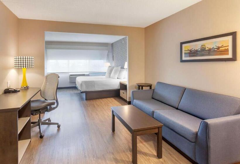 מיטת קינג בסוויטה, Glō Best Western Mississauga Corporate Centre
