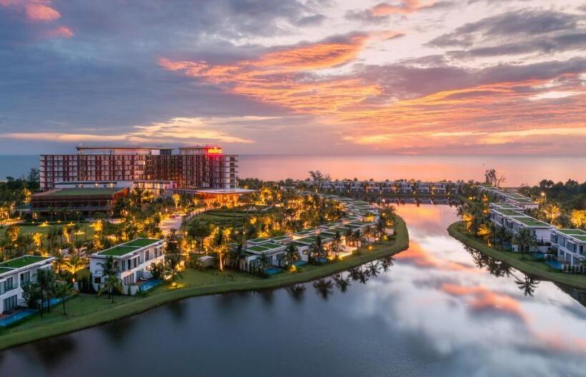 استودیو استاندارد با چشم‌انداز دریا و بالکن, Mövenpick Villas & Residences Phu Quoc