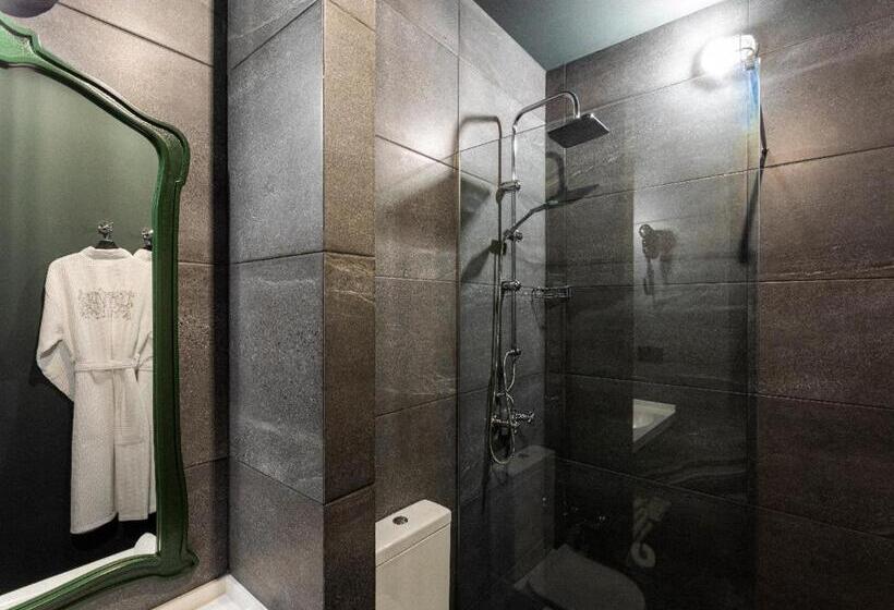 اتاق لوکس سه تخته, Esquisse Design