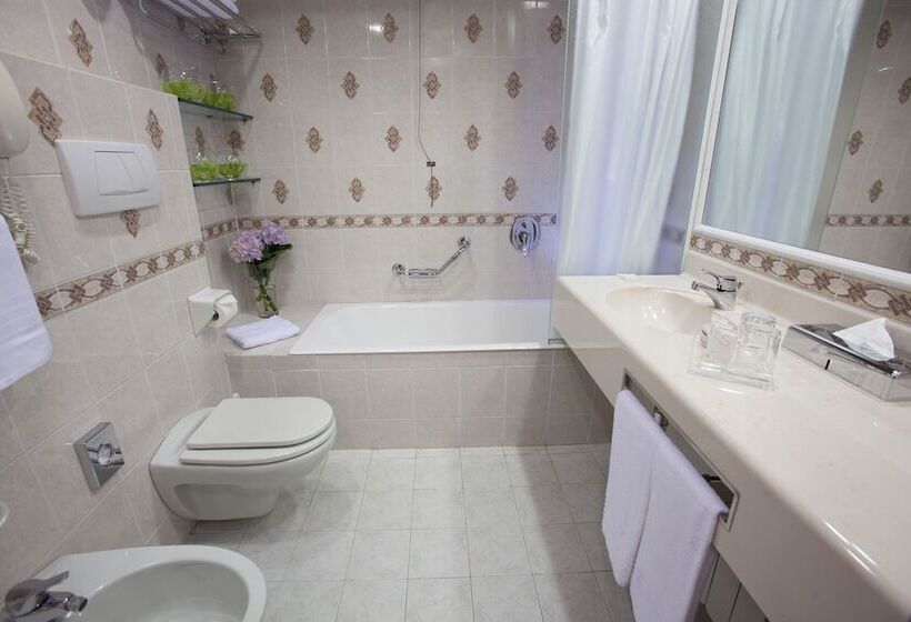 Номер Стандарт Трехместный, Starhotels Vespucci
