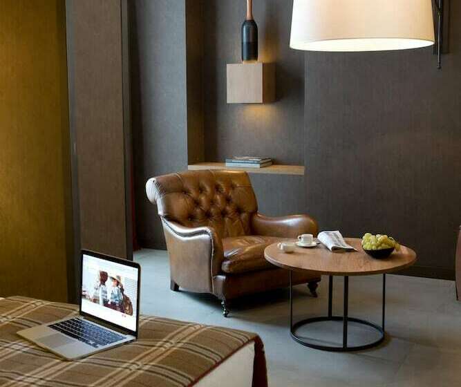 سوییت جونیور, Starhotels Business Palace