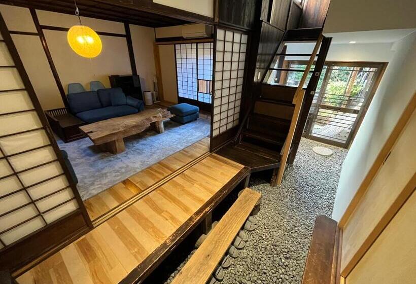Семейный Номер, Only One Group Stays Per Day  Tenmaya 家族や仲間と貸し切りゲストハウス 天満屋