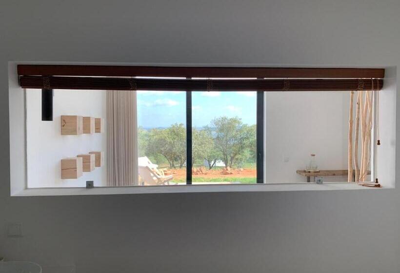 Suite with lake view, Montimerso Skyscape Countryhouse