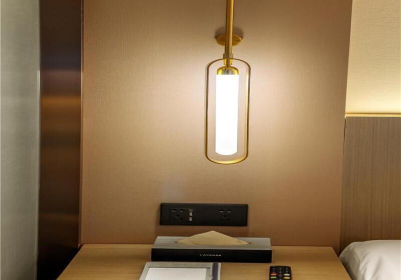Номер Deluxe Кровать Кинг, Lavande Hotel Chengdou Qingbai River Phoenix Lake