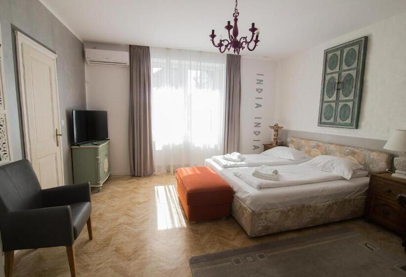 اتاق استاندارد سه نفره, Vila Antica