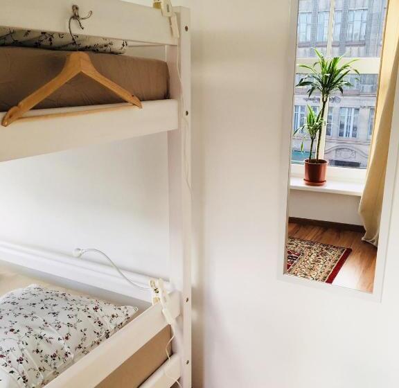 اتاق استاندارد با سرویس بهداشتی مشترک, Tree House
