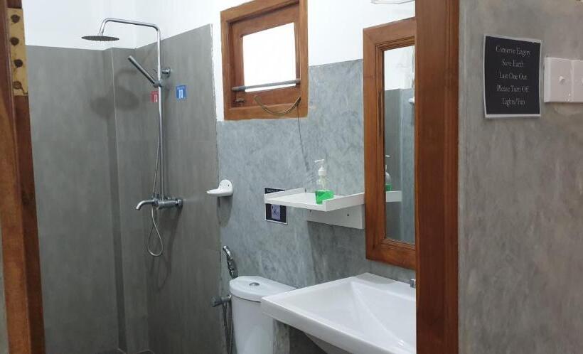 اتاق استاندارد با بالکن, Lavender Mirissa