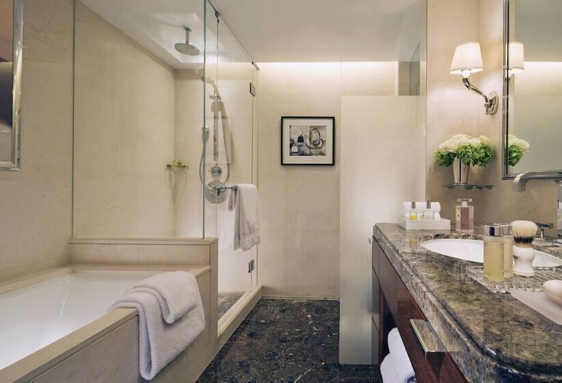 Premium Room, Four Seasons Hotel London At Park Lane