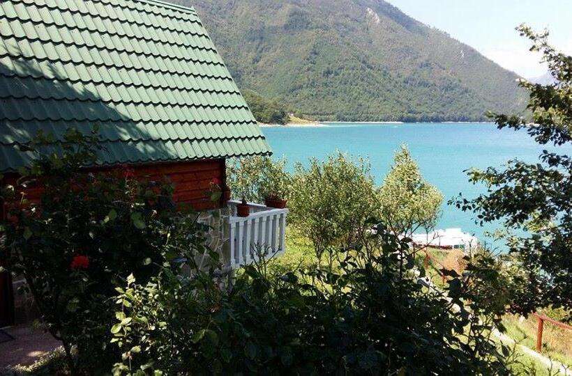 بانگلوی استاندارد, B&b Konak