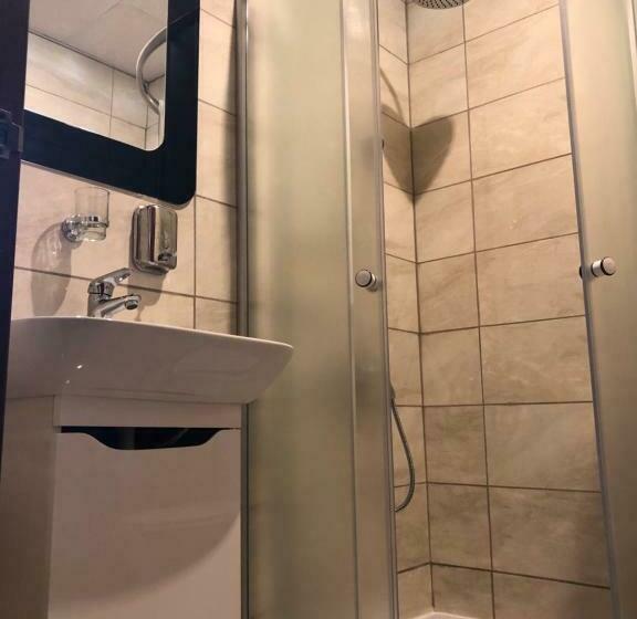 اتاق اکونومی, El Mundo Apartments