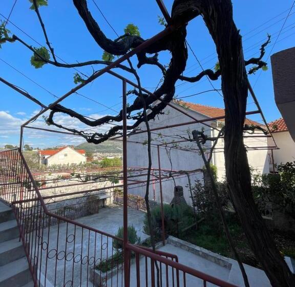 استودیو استاندارد با چشم‌انداز باغ, Apartman Mim