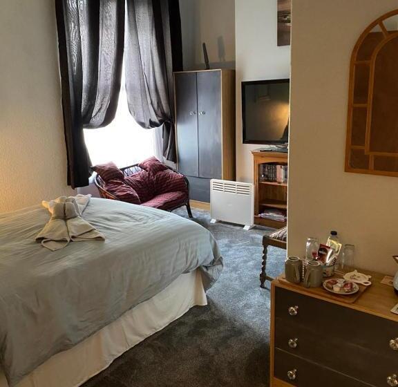 اتاق لوکس, The Barley House