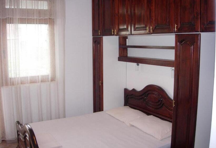 اتاق استاندارد سه تخته با بالکن, Rooms & Apartments Anka