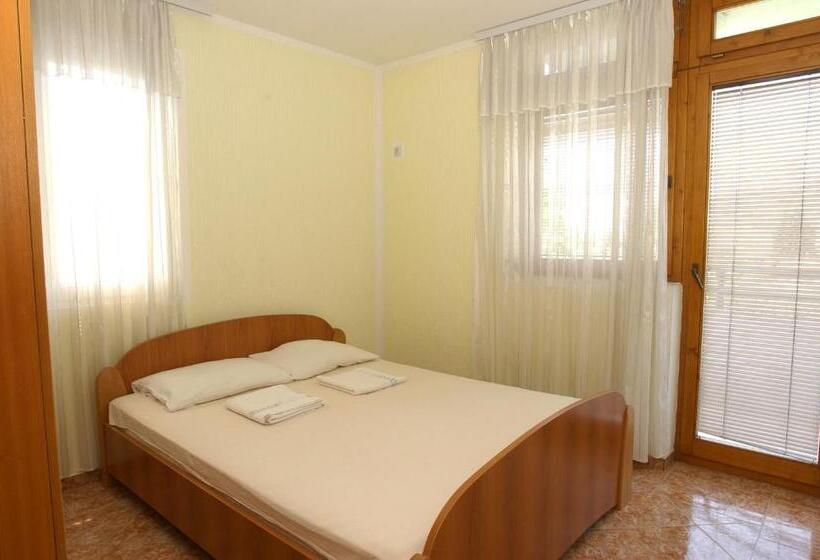 آپارتمان 2 خوابه با بالکن, Rooms & Apartments Anka