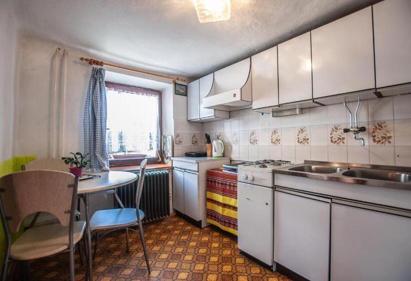 اتاق استاندارد سه تخته با سرویس بهداشتی مشترک, Hostel, Rooms And Apartment Ceklin