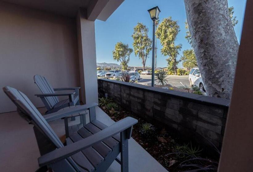 발코니가 있는 4인용 스탠다드 룸, Baywood Inn Bed & Breakfast