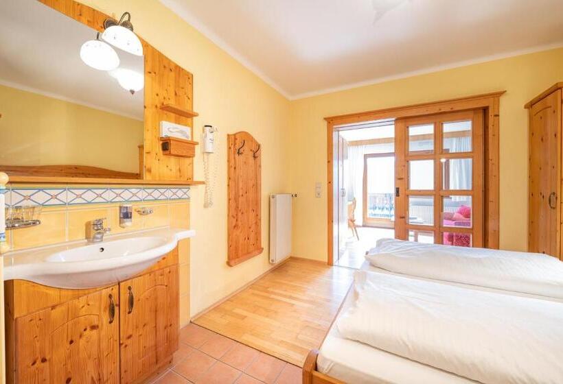 Номер Стандарт с Балконом, Mayer   Wirtshaus Und Dorf